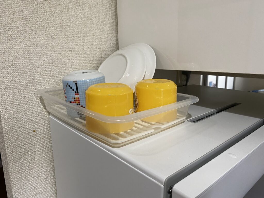 食器カゴに食器が入った写真